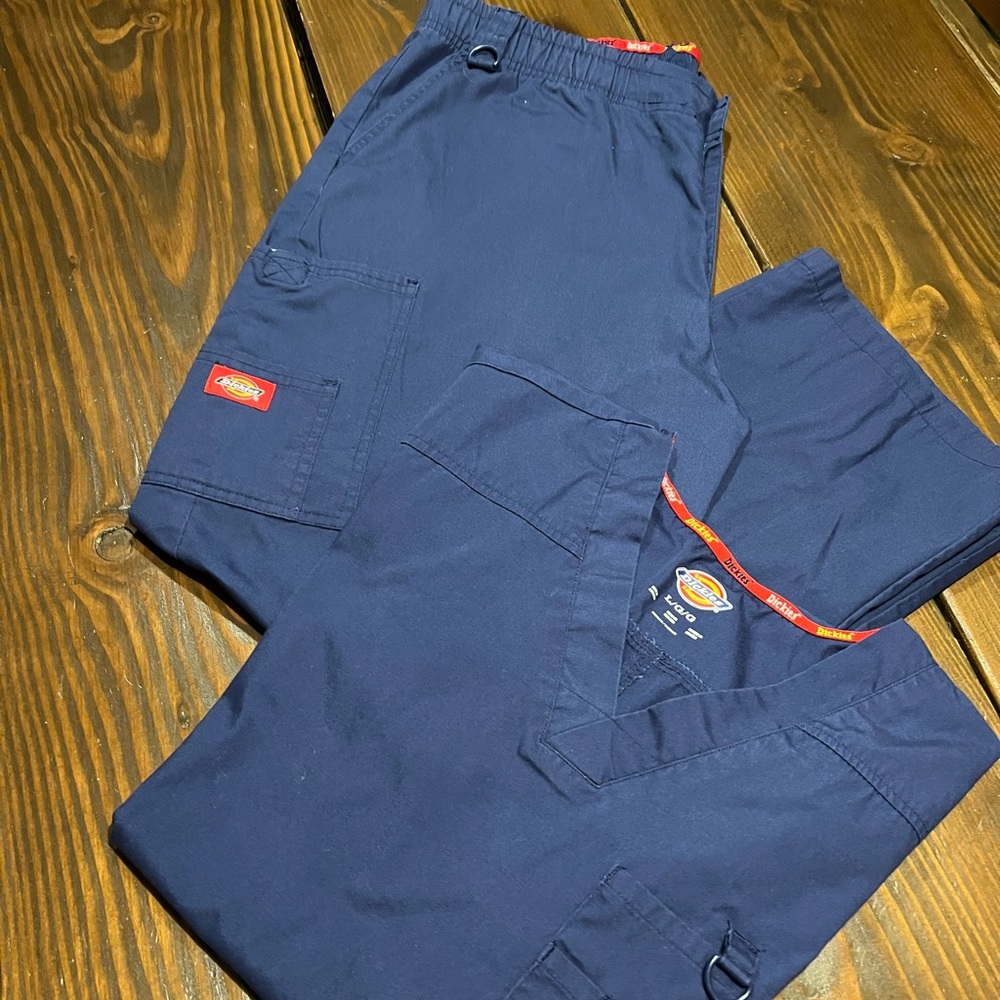Large Dickies Scrub Set - Good Used condition-NAVY